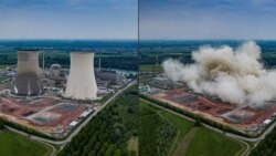Perusahaan energi Jerman, EnBW, merobohkan dua menara setinggi 150 meter di PLTN Philippsburg, dekat Karlsruhe, Jerman, Kamis, 14 Mei 2020.(Foto: Daniel MAURER / EnBW / AFP)