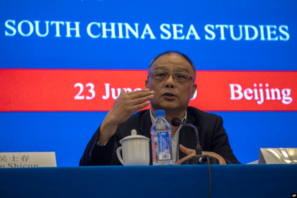 资料照：南京大学南海协同创新研究中心主任朱锋在北京的一个记者会上讲话。（2020年6月23日）(photo:VOA)
