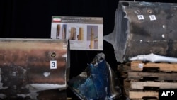 Những mảnh vụn của một tên lửa đạn đạo Qiam của Iran được đưa ra sau khi các thông tin tối mật được đưa ra để chứng minh to prove Iran provided the Houthi rebels in Yemen with arms, during a press conference, Dec. 14, 2017. 