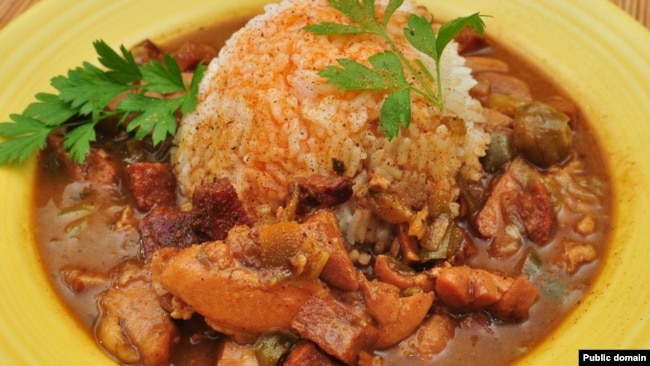 Название супа гамбо происходит от "ki ngombo" ("окра") в языке мбунду, на котором говорили коренные жители Анголы