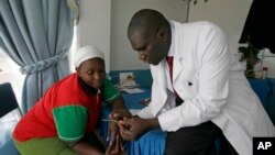 Dr. Aron Sikuku, right, explains family planning options to Beatrice Ravonga in Nairobi, Kenya. (Jan. 29, 2009 file)