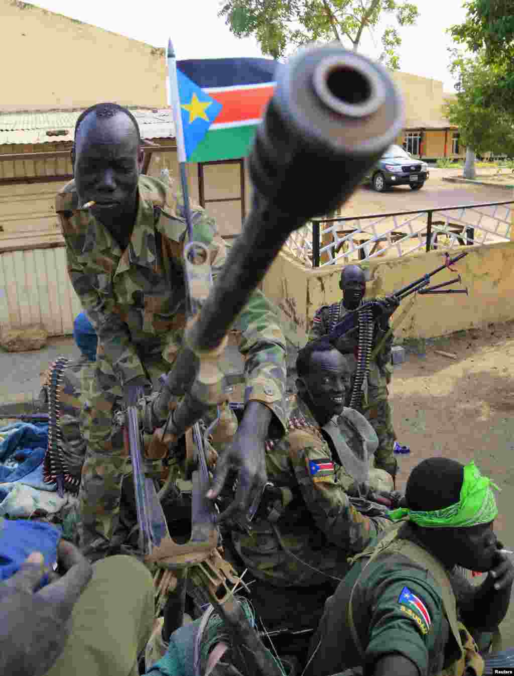 A South Sudan army soldier stands next to a machine gun mounted on a truck in Malakal town, 497km (298 miles) northeast of capital Juba, December 30, 2013 a few days after retaking the town from rebel fighters. Rebel forces said Tuesday, Jan. 14, that they had retaken Malakal after days of clashes with government troops.