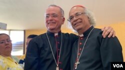 Obispo Silvio Báez junto al Cardenal Leopoldo Brenes, luego de conferencia de prensa donde denunció un supuesto plan para asesinarlo. Photo: Donaldo Her´nandez - VOA