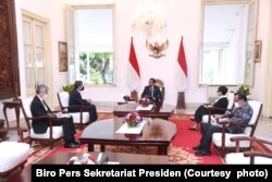Menteri Luar Negeri AS Antony Blinken dalam pertemuan dengan Presiden Joko Widodo dan Menteri Luar Negeri RI Retno Marsudi di Jakarta, 13 Desember 2021. (Foto: Biro Pers Sekretariat Presiden)