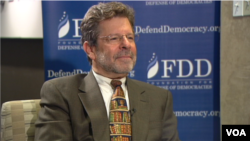  کلیفورد می، رئیس «بنیاد دفاع از دموکراسی ها»
