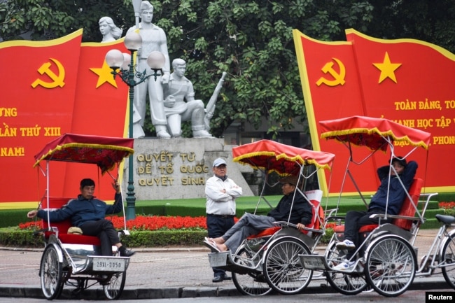 Trung tâm Hà Nội được trang trí dịp Đại hội Đảng
