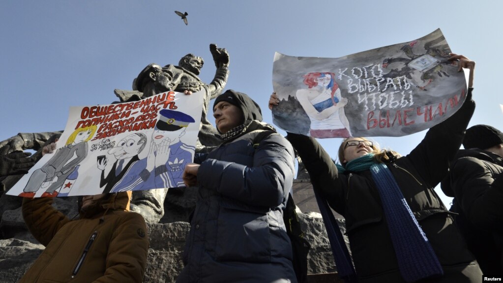 Thousands march in pro-opposition rallies across Russia (voanews.com)