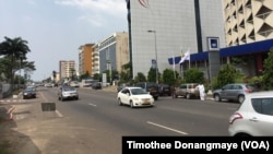 Boulevard de l'Indépendance à Libreville au Gabon, le janvier 2017. (VOA/Timothee Donangmaye)