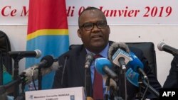 Le président de la Commission électorale nationale indépendante (CENI) de la RDC, Corneille Nangaa Yobeluo, annonce les résultats provisoires de l'élection présidentielle à Kinshasa du 10 janvier 2019. 