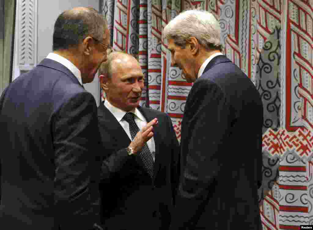 Russia&#39;s President Vladimir Putin, Foreign Minister Sergei Lavrov and U.S. Secretary of State John Kerry attend a meeting on the sidelines of the United Nations General Assembly in New York, Sept. 28, 2015.&nbsp;
