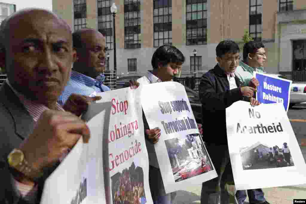Protesters outside the Voice of America prior to Burmese president Thein Sein's visit, May 19, 2013. (Alison Klein for VOA)