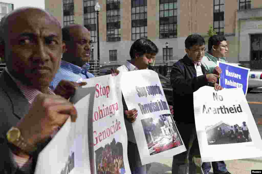 Protesters outside the Voice of America prior to Burmese president Thein Sein&#39;s visit, May 19, 2013. (Alison Klein for VOA)