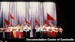 A Khmer Rouge performance at Chaktomuk Hall in Phnom Penh for the Romanian delegations, August 1978. (Courtesy photo: Documentation Center of Cambodia)