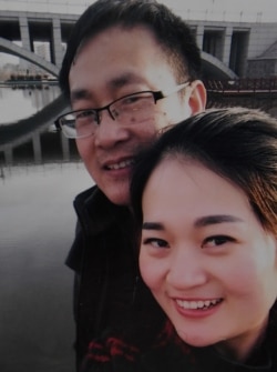 资料照：中国维权律师王全璋与妻子李文足在2015年2月的合影。