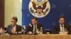 آنتونی بلینکن معاون وزیر خارجه آمریکا (نفر وسط) از گزارش هایی درباره جلوگیری از ارسال کمک های پزشکی به مناطق تحت محاصره سوریه ابزار نگرانی کرد.