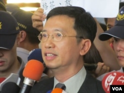 香港驻台办事处主任梁志仁(美国之音张永泰拍摄)