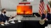 Presiden AS Donald Trump (kanan) mendengarkan penjelasan soal kebakaran hutan di California dari Gubernur Gavin Newsom di McClellan Park, California, Senin (14/9). 