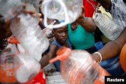 African and Haitian migrants ask for water to nuns from Misioneras de Cristo Resucitado (not pictured) in Tapachula, Mexico, May 15, 2019.