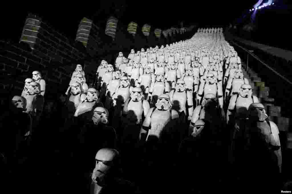 Five hundred replicas of the Stormtroopers characters from &quot;Star Wars&quot; are seen on the steps at the Juyongguan section of the Great Wall of China during a promotional event for &quot;Star Wars: The Force Awakens&quot; film, on the outskirts of Beijing, China.