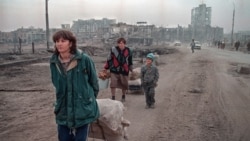 Evacuees flee downtown Grozny on March 31, 1995. The city was largely destroyed in two wars with the Russia government from 1994-1996 and from 1999-2009. (Alexander Nemenov/AFP)