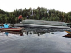 Long boat milik Taman Nasional Sebangau yang terlibat kecelakaan dengan speed boat TNI AD di Sungai Sebangau, Kota Palangkaraya, Kalimantan Tengah, Senin 9 Maret 2020. (courtesy: Basarnas)