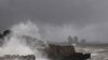 Тропический циклон «Эмили» уходит обратно в море