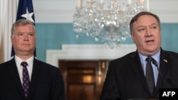 마이크 폼페오 미국 국무장관(오른쪽)과 스티브 비건 국무부 대북정책특별대표.