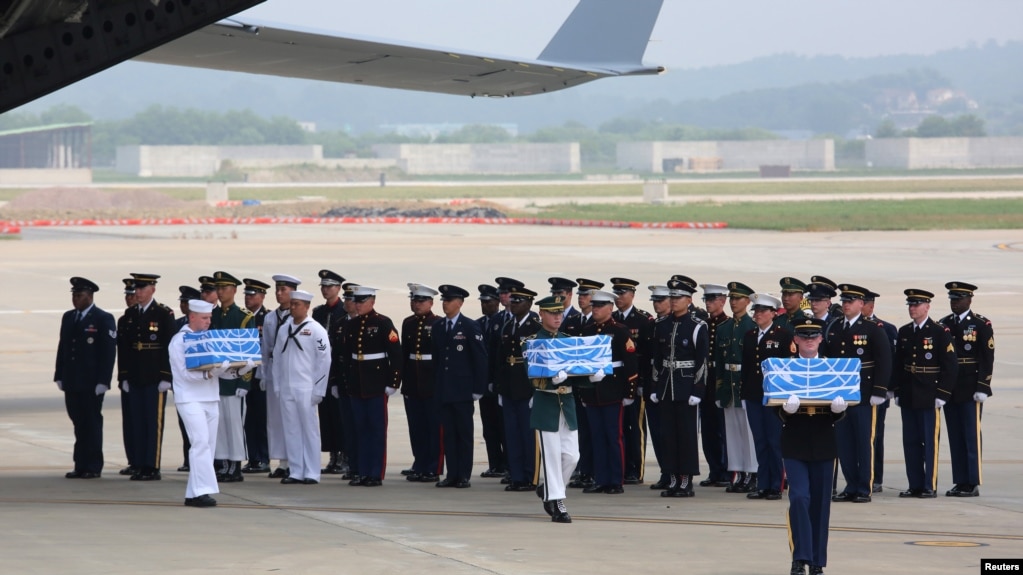 Lễ chuyển giao hài cốt tại Căn cứ Osan ở thành phố Pyeongtaek, Hàn Quốc, 27/7/2018. 
