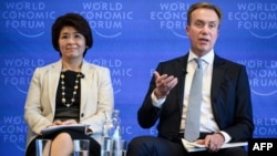 President of the World Economic Forum Borge Brende (R) gestures next to Executive Committee member Makiko Eda (L) during a press conference ahead of the 2019 edition of the annual meeting of the World Economic Forum (WEF) on Jan. 15, 2019 in Geneva. 