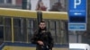 После обстрела посольства США в Сараево полиция проводит рейды
