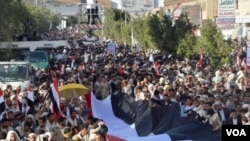 Ribuan melakukan protes melawan Houthi di Sanaa, Yaman (11/2). (VOA/Z. al-Alyaa)