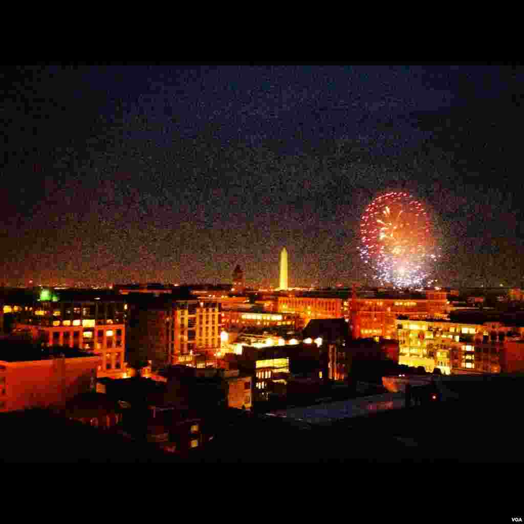 Fireworks over Washington, July 4, 2012. (N. Mortazavi/VOA)