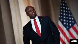 Tim Scott je republikanski senator koji je izabran da odgovori na Bidenov govor povodom prvih 100 dana rada. 