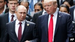Predsjednici SAD i Rusije, Donald Trump i Vladimir Putin na samitu APEK-a u Vijetnamu, 11. novembar 2017.