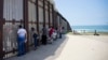 Трамп потребовал от Мексики остановить направляющихся в США иммигрантов