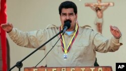 Nicolás Maduro dijo que no le importan las consecuencias que pesen sobre Venezuela por la expulsión de tres diplomáticos estadounidenses.