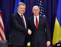United States Vice President Mike Pence, left, and Ukrainian President Petro Poroshenko meet for bilateral talks during the Munich Security Conference in Munich, Germany, Feb. 18, 2017.