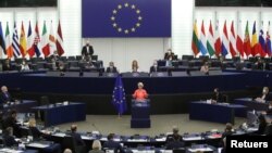 La presidenta de la Comisión Europea, Ursula von der Leyen, pronuncia un discurso durante el debate sobre el estado de la Unión en el Parlamento Europeo en Estrasburgo, Francia, el 15 de septiembre de 2021. 
