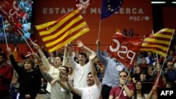 Socialist supporters wave flags during a campaign rally in Barcelona on Apr, 25, 2019 ahead of the Apr. 28 general election.