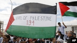 Palestinian students hold flags as they arrive to deliver letters to UN Secretary General Ban Ki-moon through the head of the UN office in the West Bank city of Ramallah September 20, 2011, ahead of President Mahmoud Abbas' bid for statehood recognition a