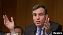 El senador demócrata por Virginia Mark Warner pide preservar, si es que existen, grabaciones de conversaciones entre el presidente Donald Trump y el desituido director del FBI James Comey.