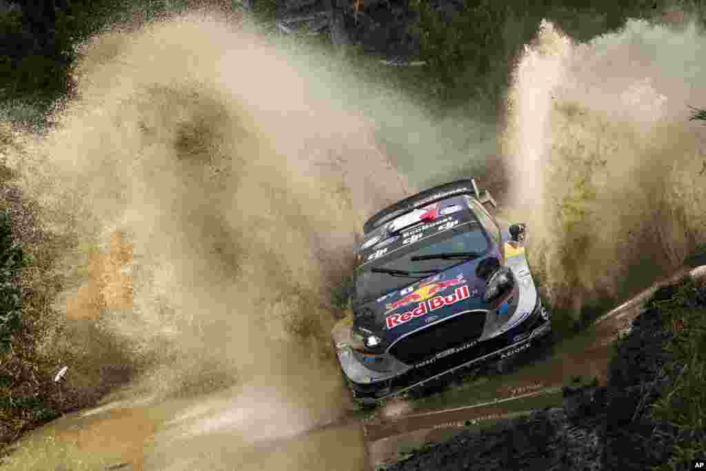 លោក&nbsp;Andreas Mikkelsen នៃ​​ប្រទេស​ន័រវែស បាន​ឈ្នះ​ការ​ធ្វើ​តេស្ត​៥​ដង​ក្នុង​ចំណោម​ការ​សាក​ល្បង​៦ដង កាល​ពី​ថ្ងៃ​សុក្រ ហើយ​បាន​ឈាន​ដល់​វគ្គ​ផ្តាច់​ព្រាត់​នៃ​ការ​ប្រណាំង​រថយន្ត&nbsp;World Rally Championship ក្នុង​ប្រទេស​អូស្ត្រាលី។