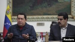 ο Χούγκο Τσάβεζ με τον αντιπρόεδρο Νίκολας Μαντούρο