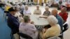 Kelompok lansi bermain kartu di Lecanto, Florida, AS (foto: ilustrasi). Amerika masih memiliki salah satu tingkat harapan hidup terpendek di antara negara maju lain.