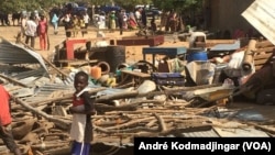 Les habitants du quartier de Ngueli ont été déguerpis, à N'Djemena au Tchad. (VOA/André Kodmadjingar)