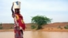 Ngành du lịch rút cạn nguồn nước cấp thiết cho Gambia