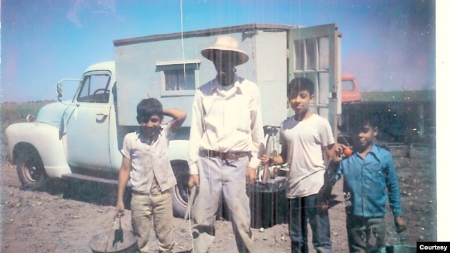 De camisa azul José M. Hernández y su familia