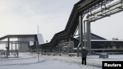 러시아 우스트루가항의 원유 저장 시설. (자료사진)