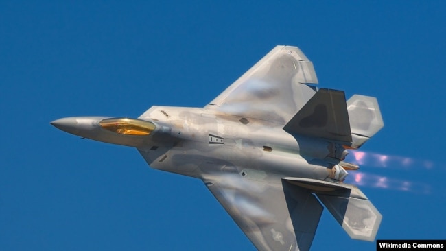 Истребитель-невидимка F-22 Raptor