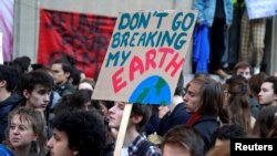法國學生罷課抗議氣候變化